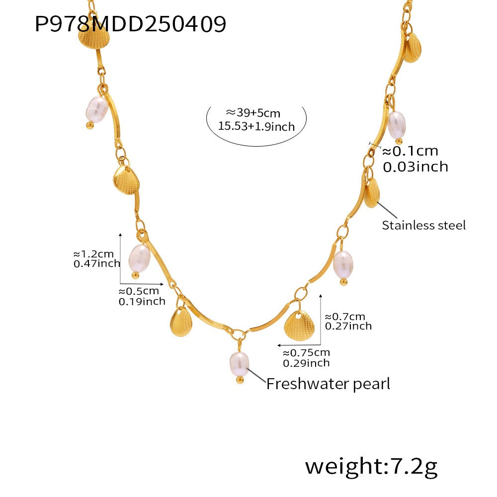 Shining shell charm necklace