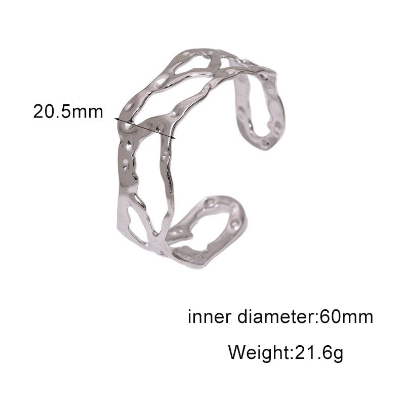 Izzie bangle
