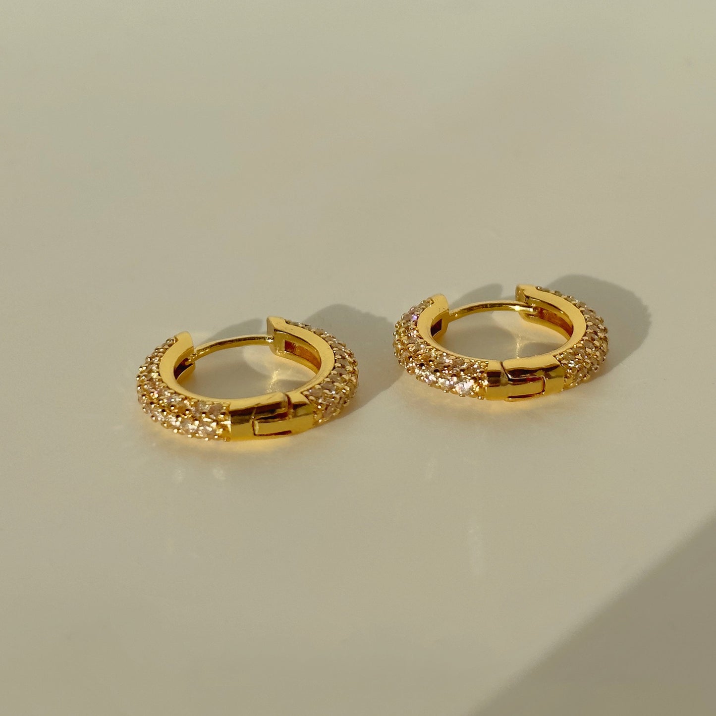 Rock shinning dainty hoops