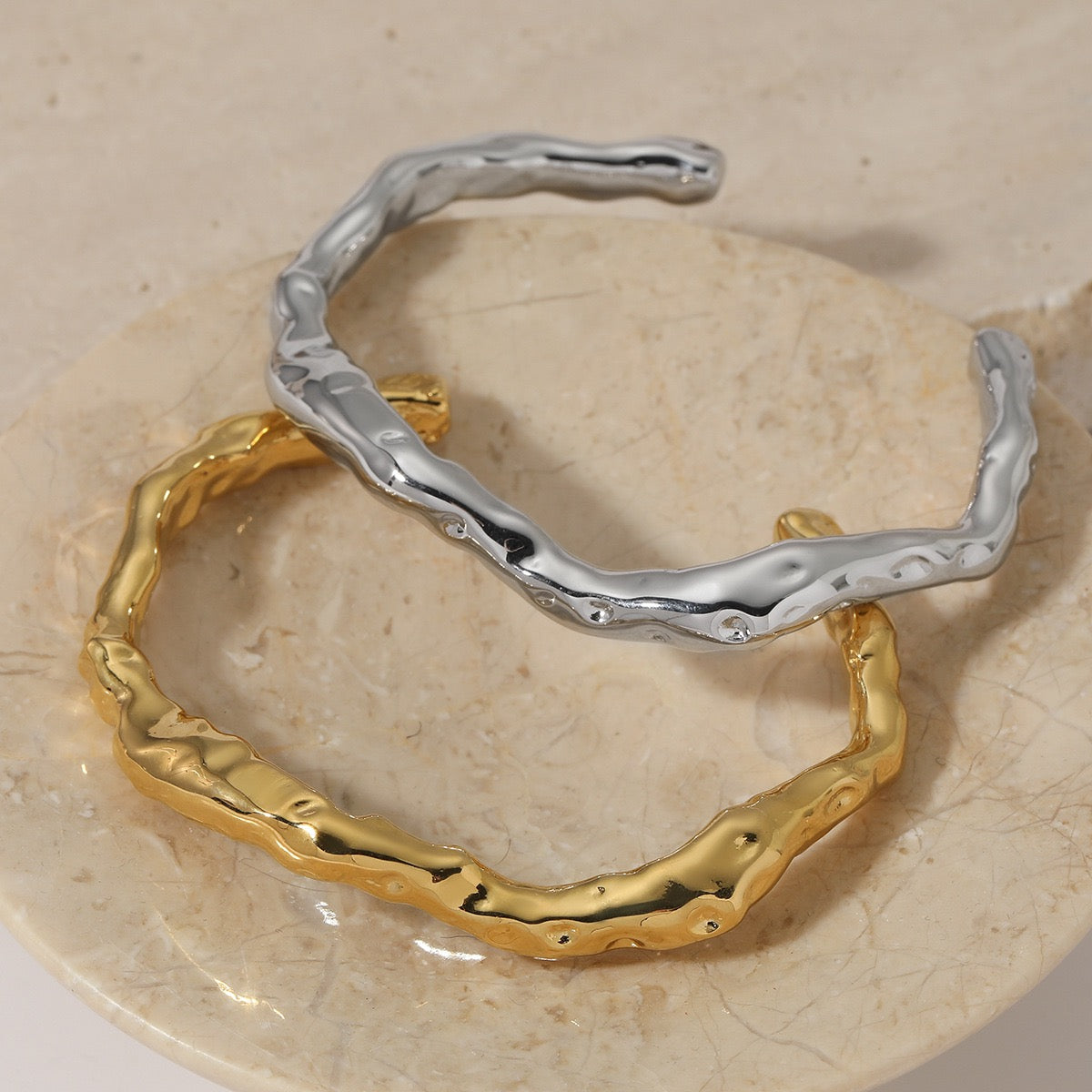 Toska Lava open bangles