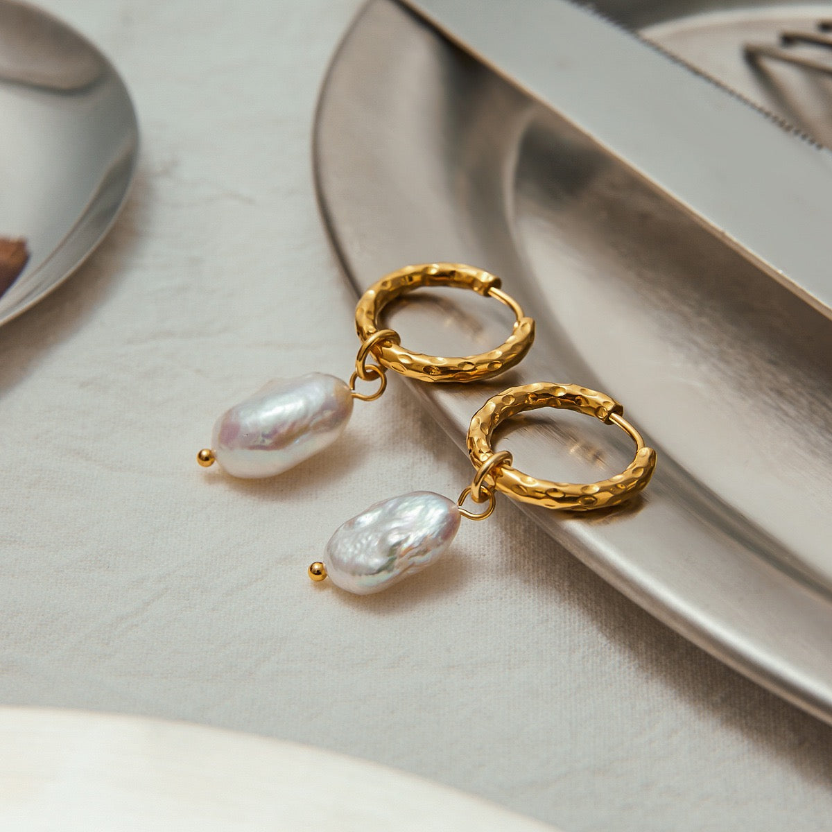 Pearly earrings collection