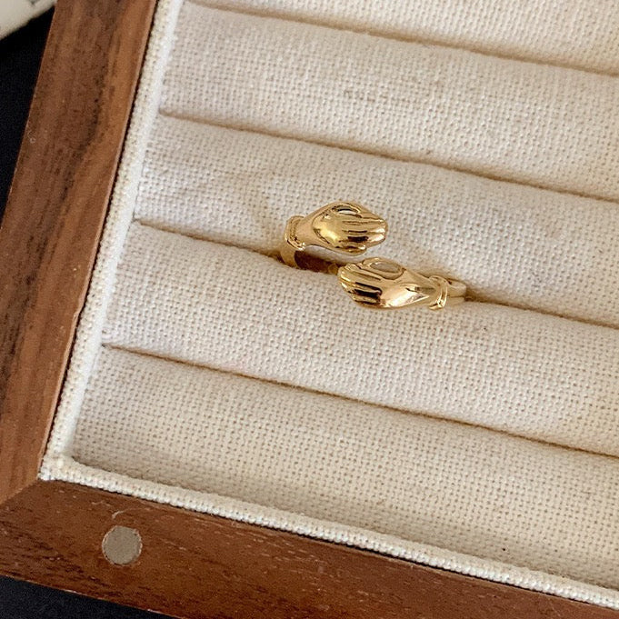Amorette Hug Ring