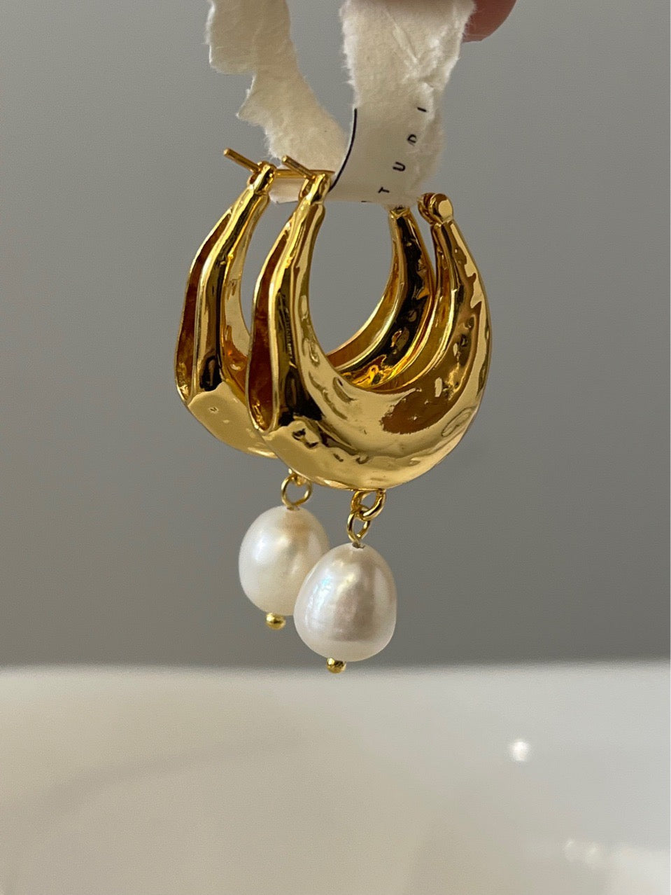 Danna Cute dangled freshwater pearls hoops