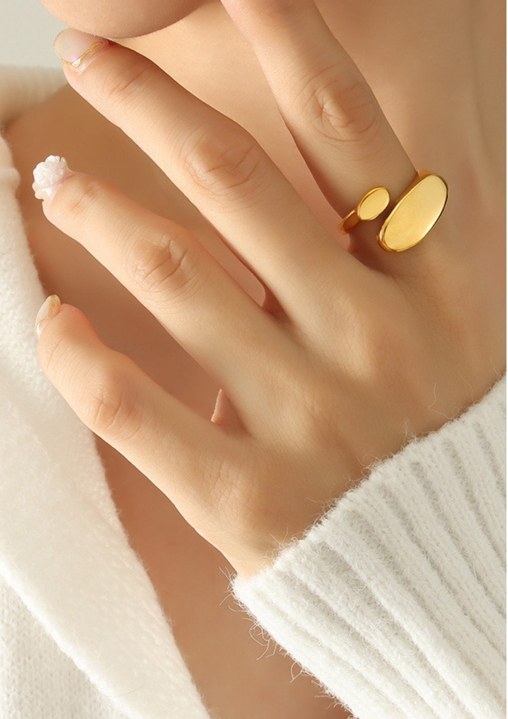 Waaga flat lay ring