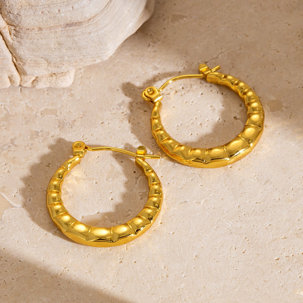 Iris round classic hoops