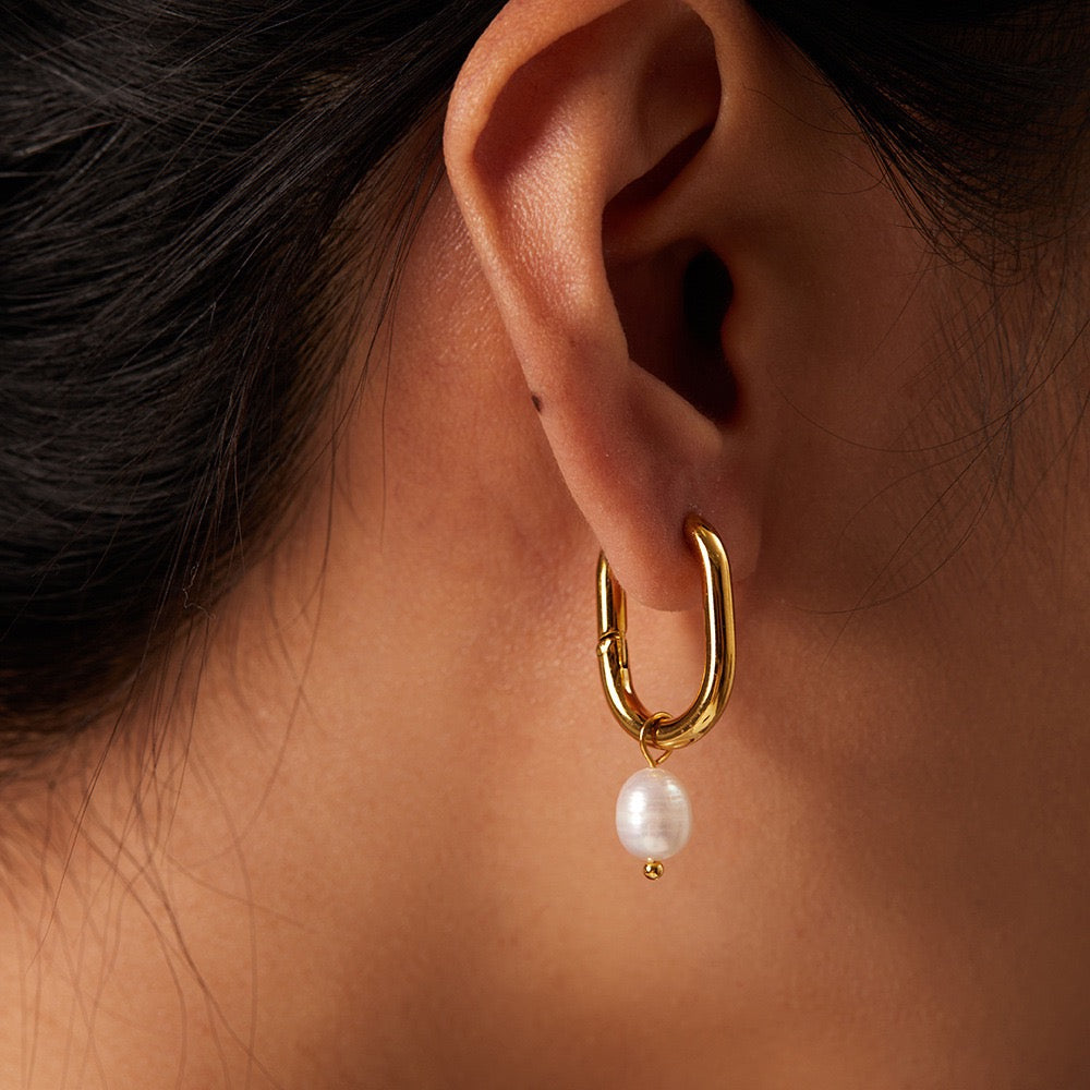 Pearl earrings collection