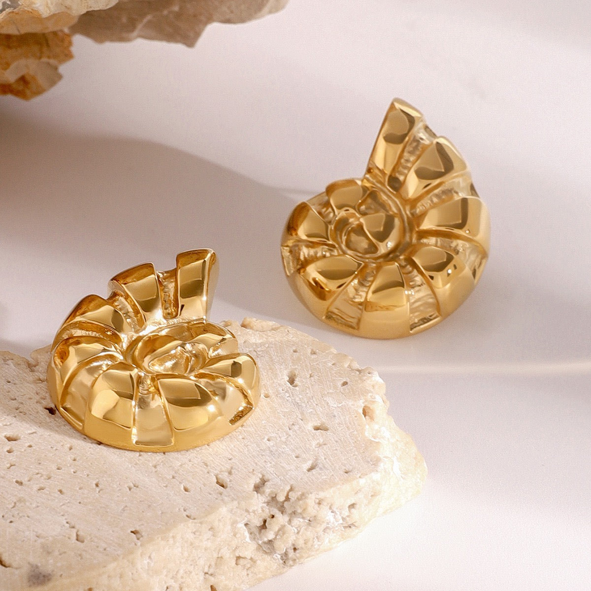 Golden shell earrings