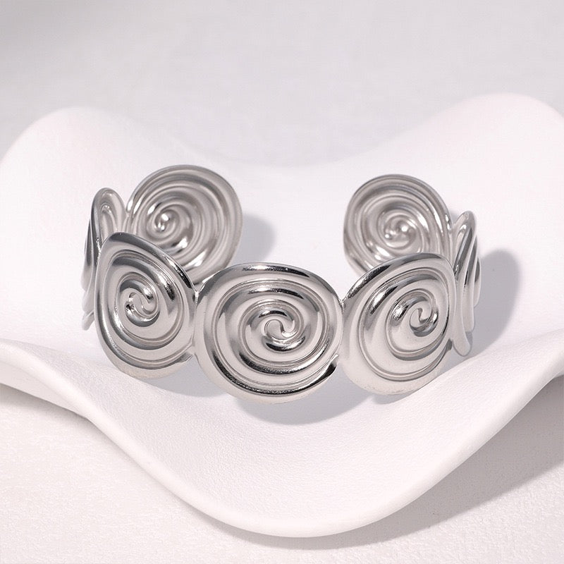 Swirl bangle