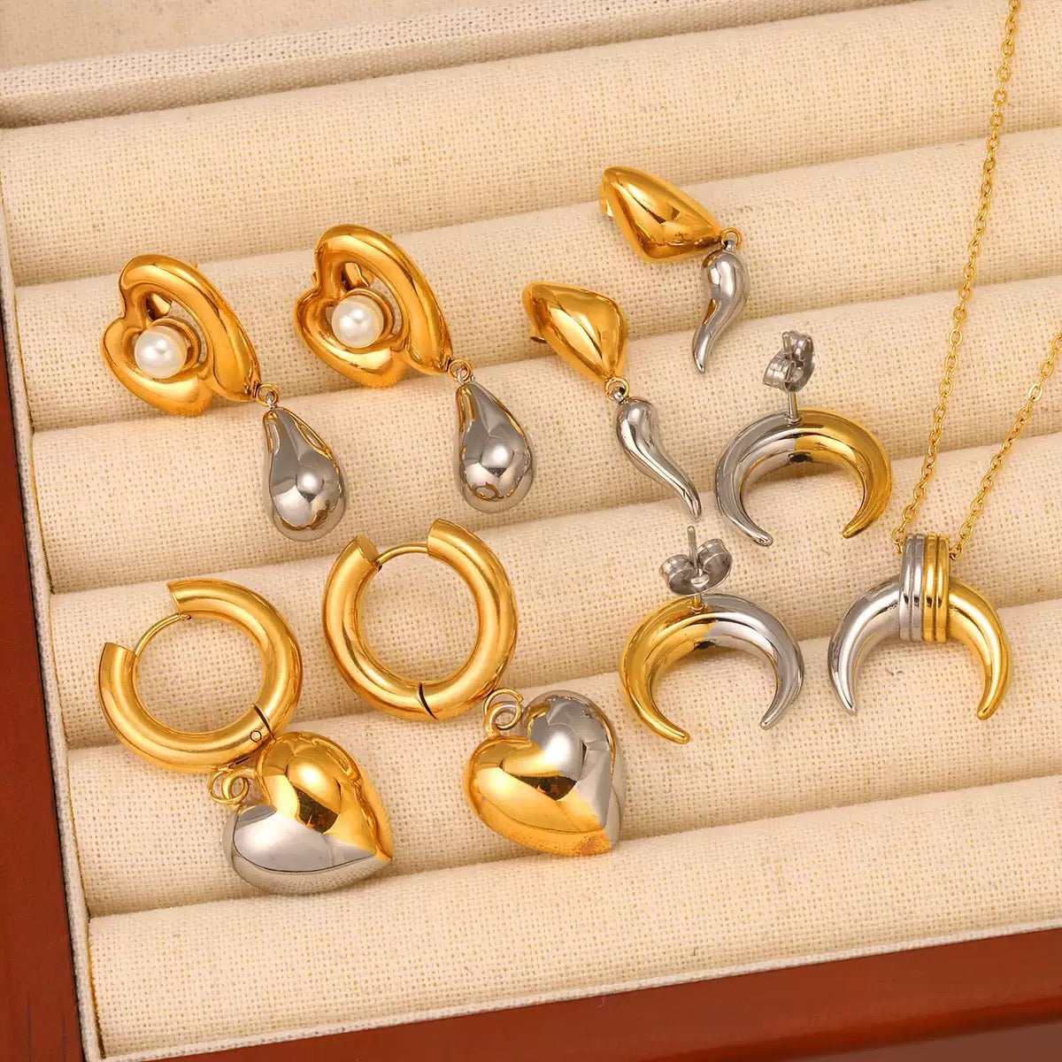 Two tones heart earrings