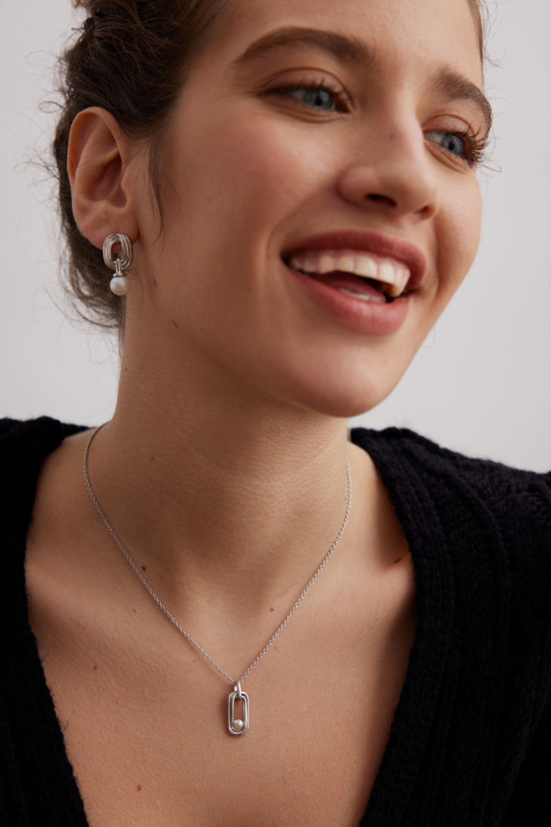 Strathfield Wire up pearl earrings