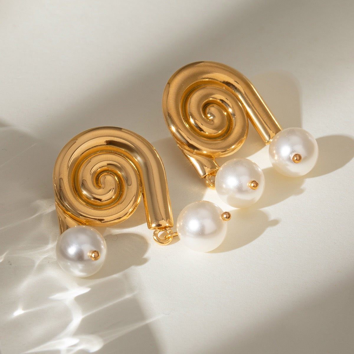 Swirl pearly earrings