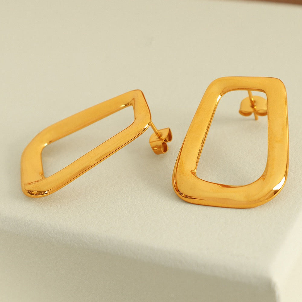 Correys square studs