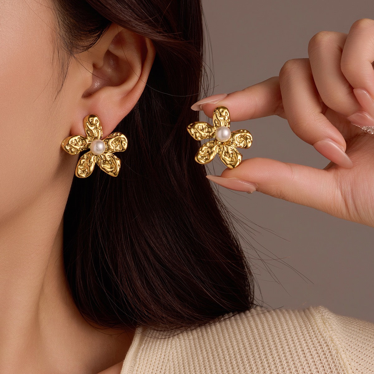 Pearly flower earrings