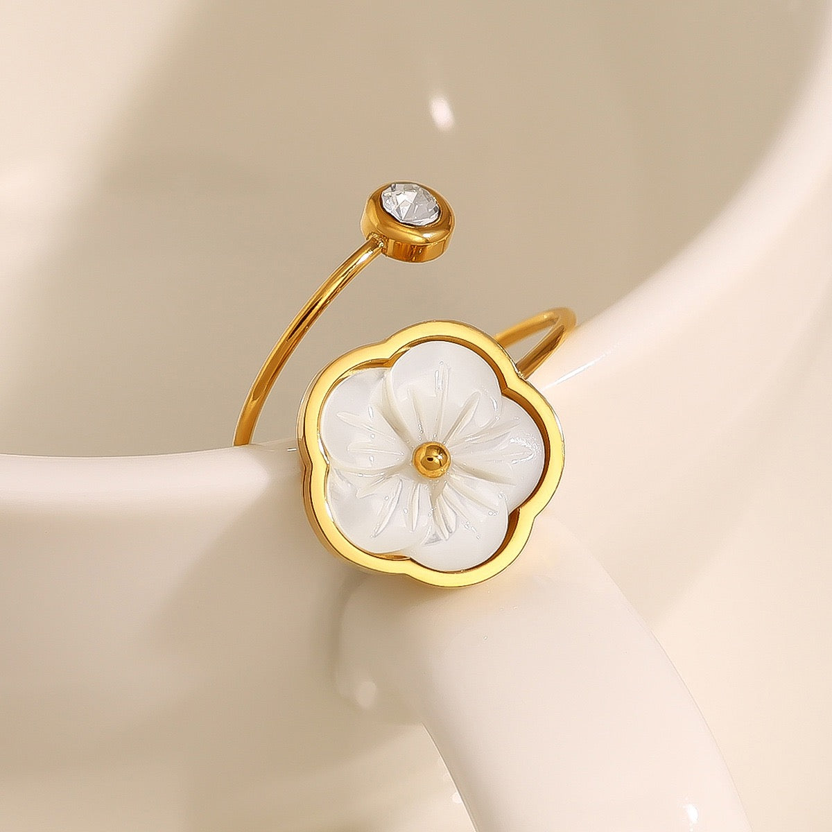 Blanche Fleur Ring Collection