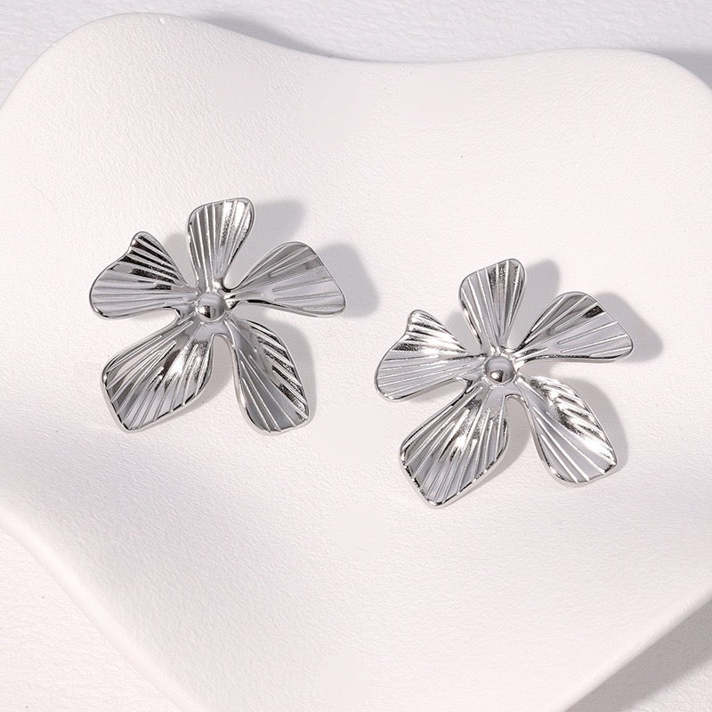 Emma flower earrings
