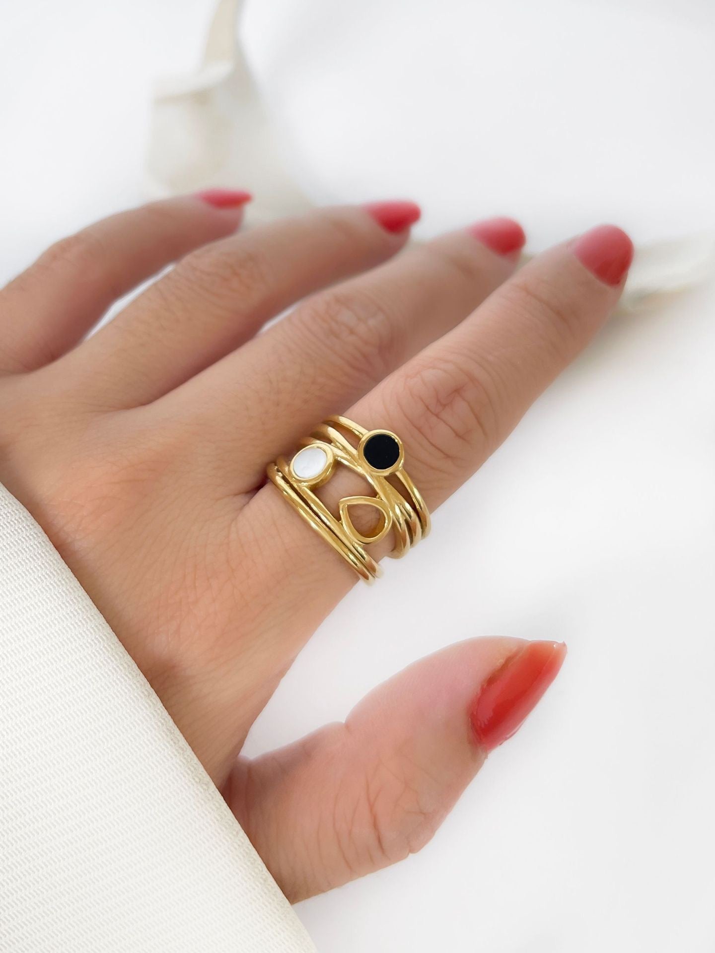 Black and white layer ring