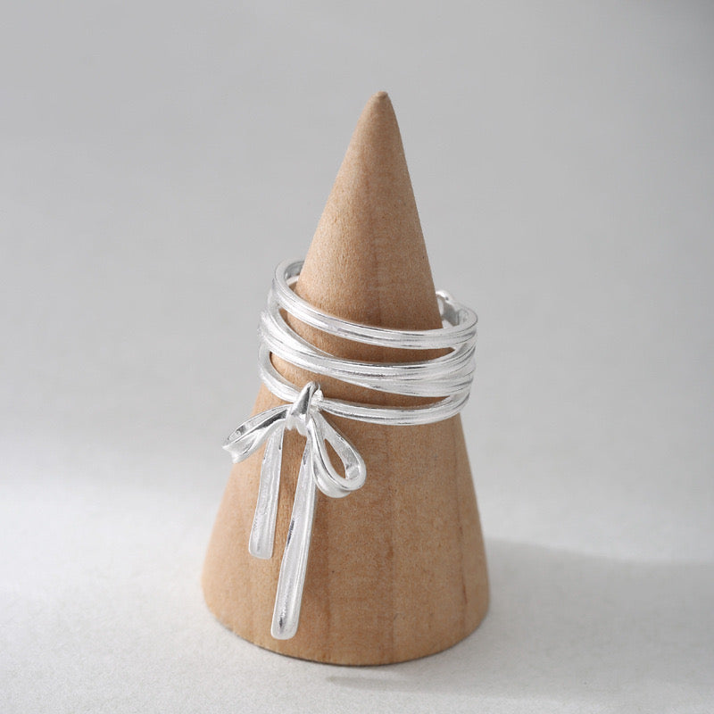 Hilaia Bow Silver ring