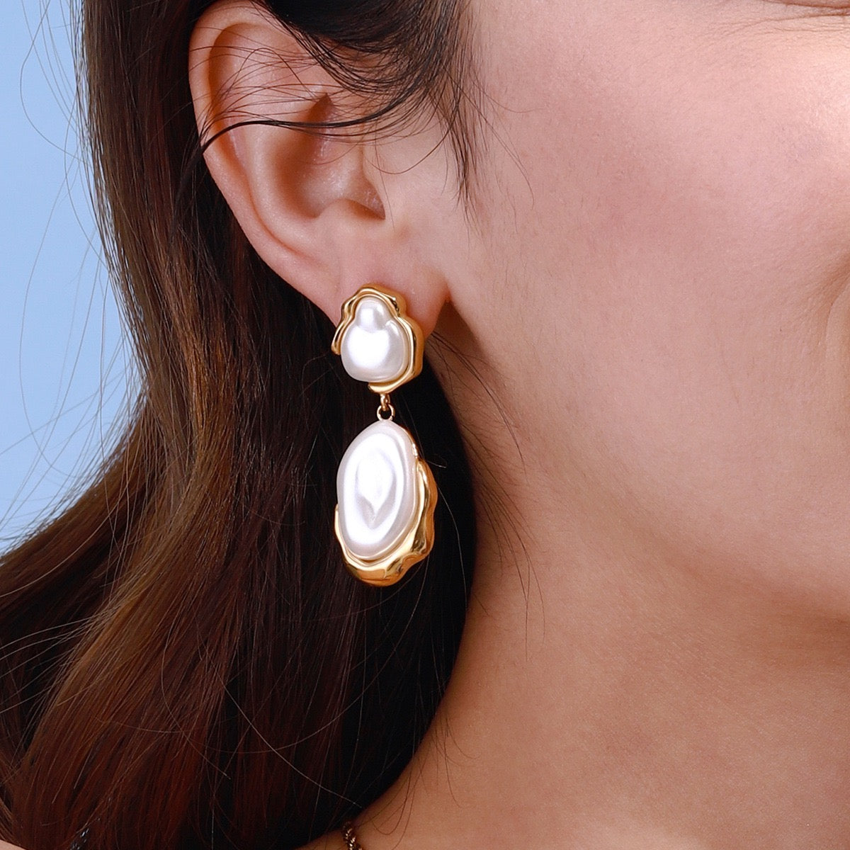 White pearly earrings