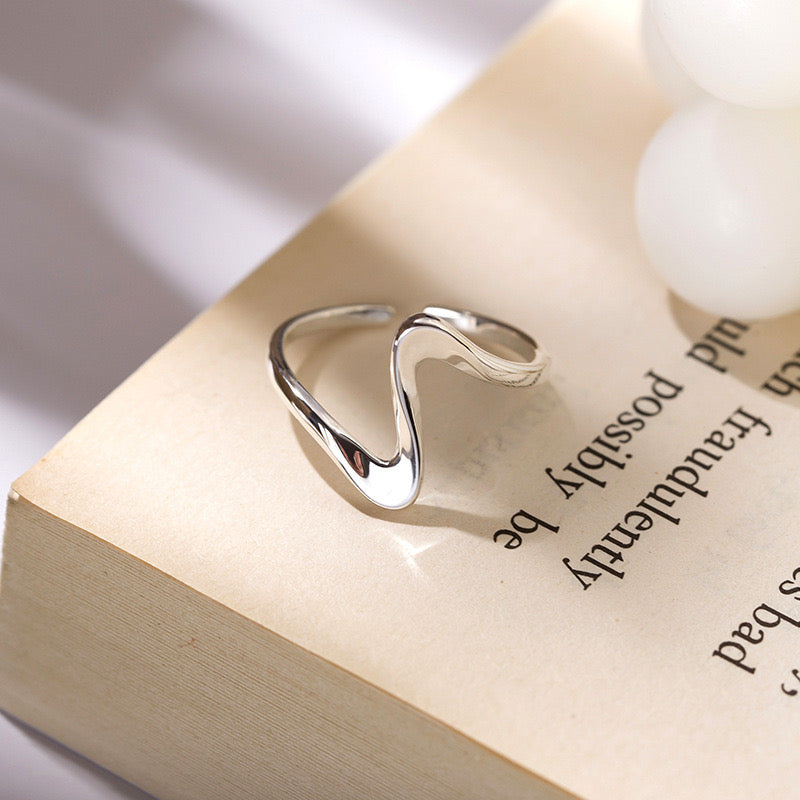 Daphne Big wave Silver ring