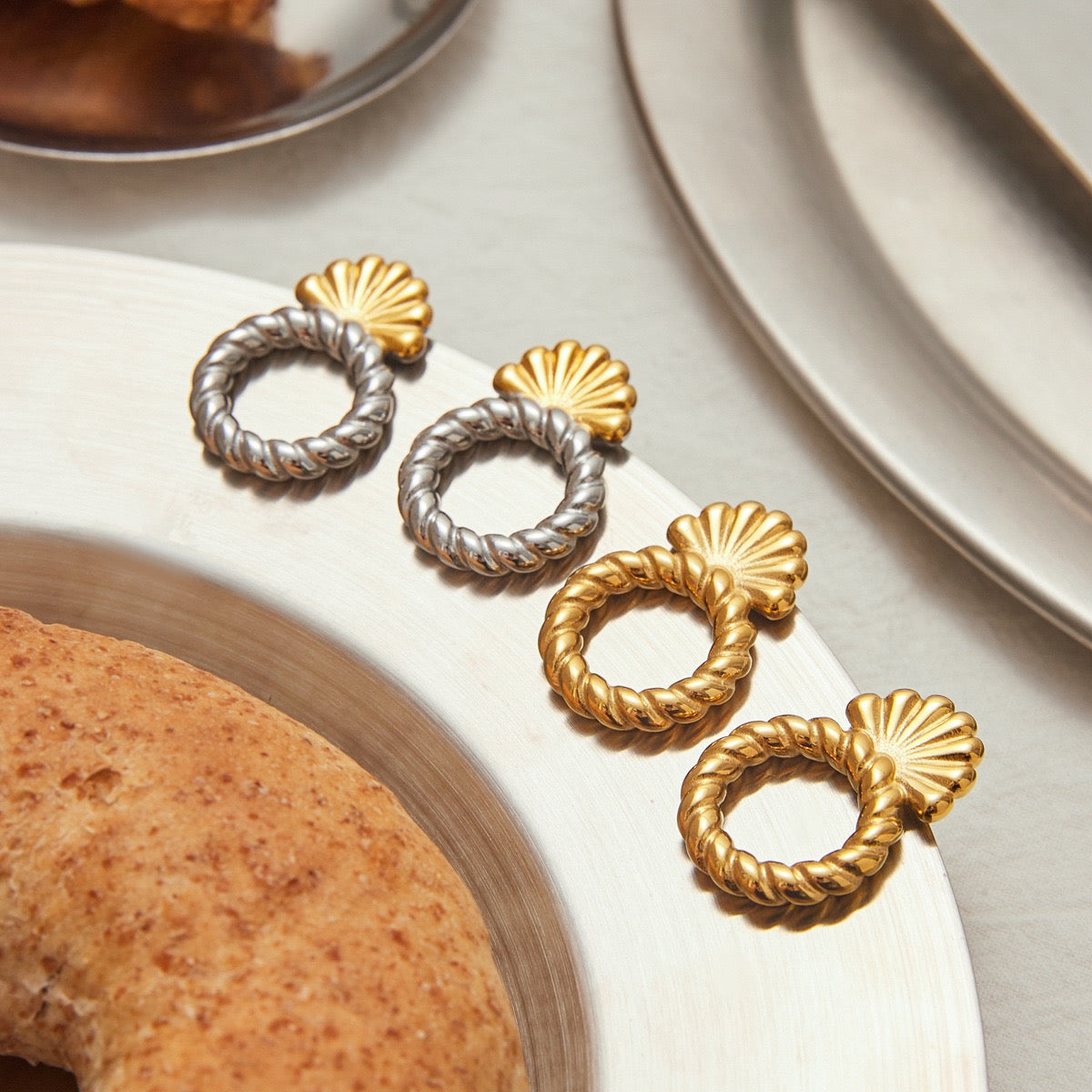 Shell hoops earrings