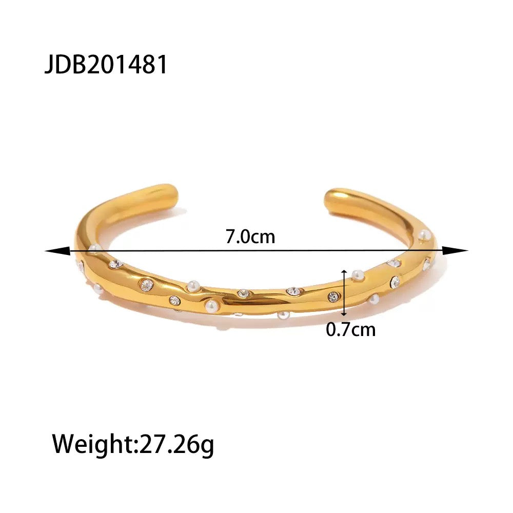 Joey Pearl Shinning open bangle