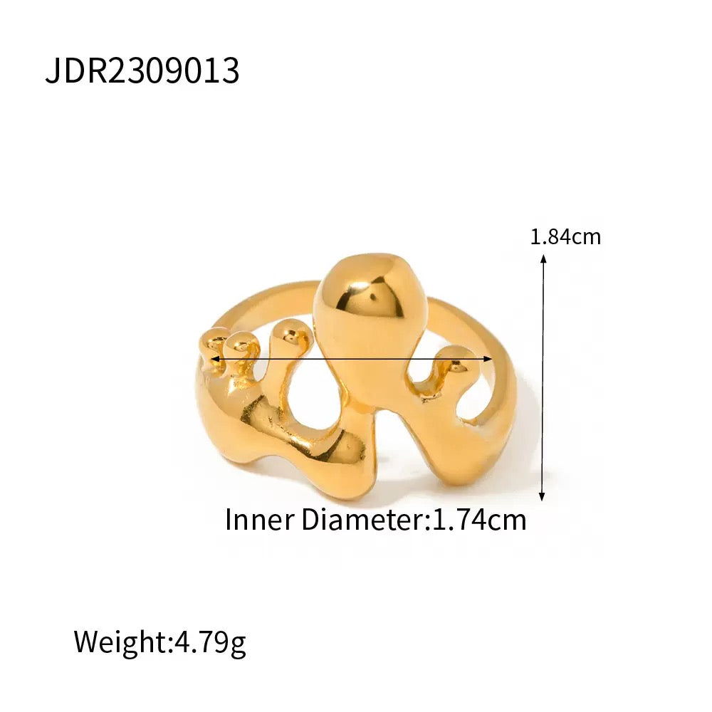 Boorea triangle studs