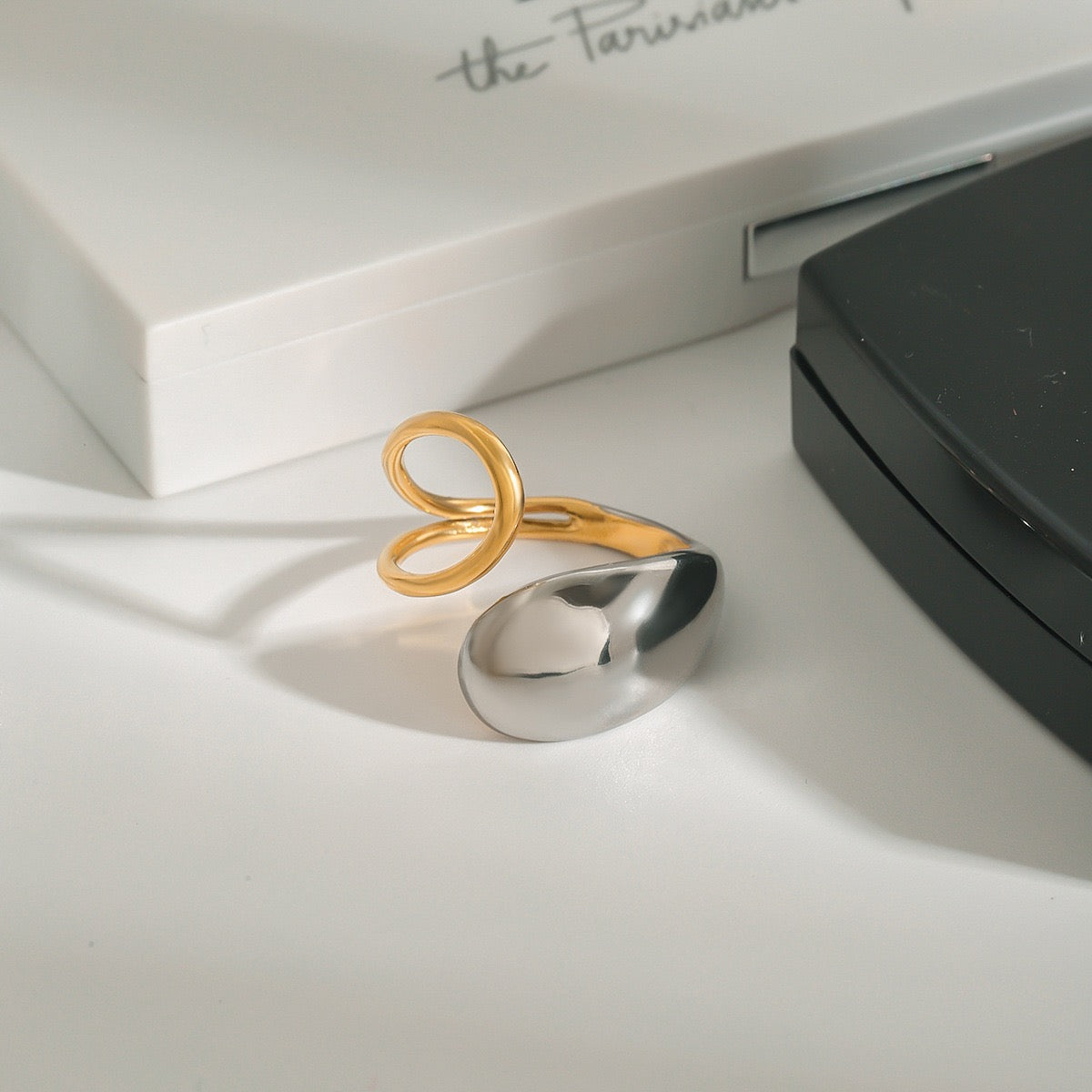 Two tones circular ring