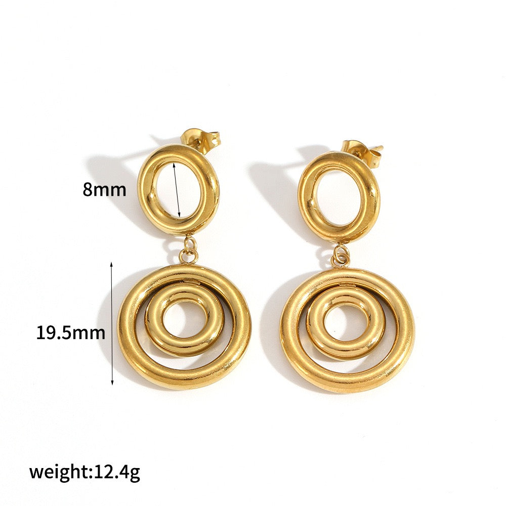 Circular quay hoop earrings