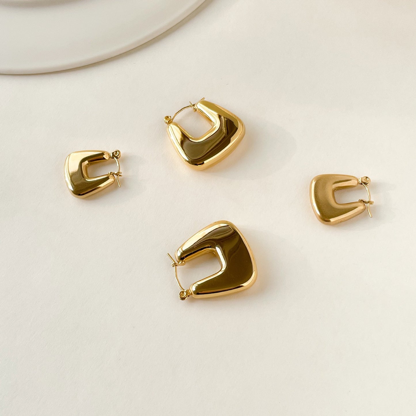 Sara square hoop earrings