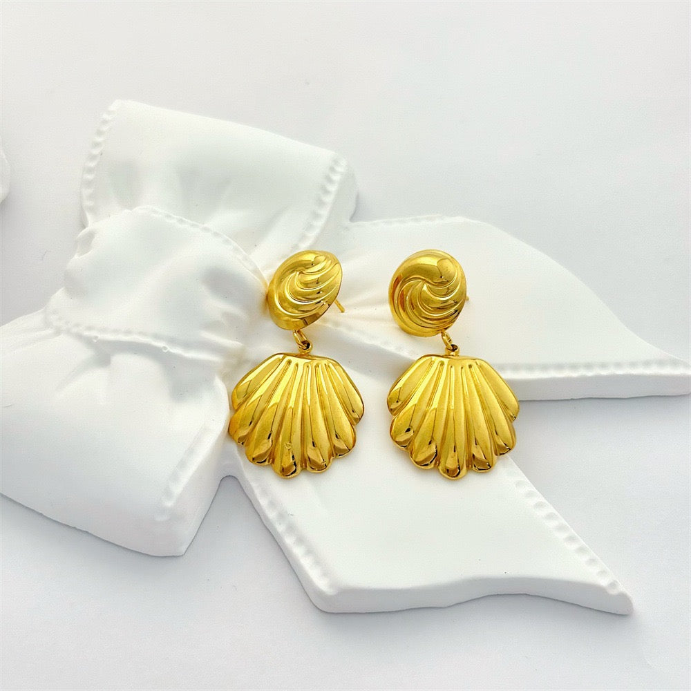 Wave shell earrings