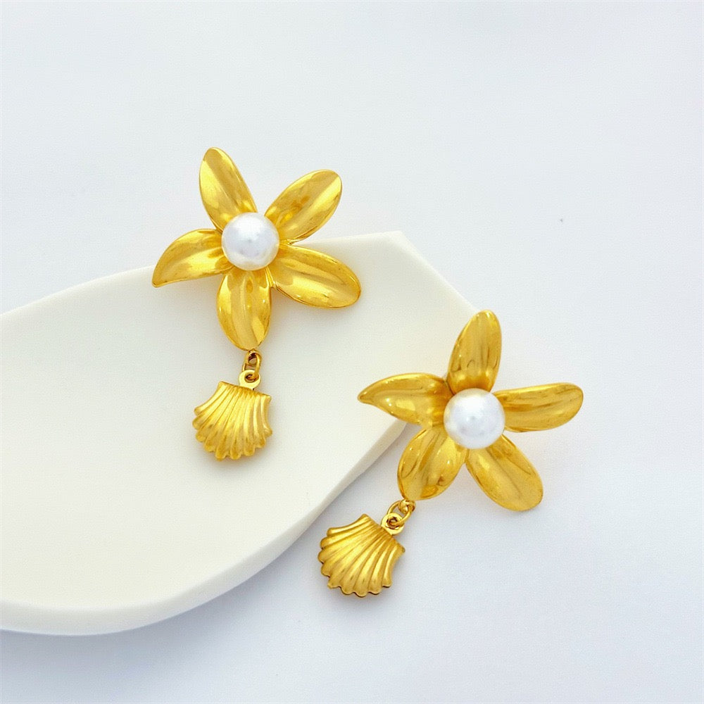 Flower shell earrings