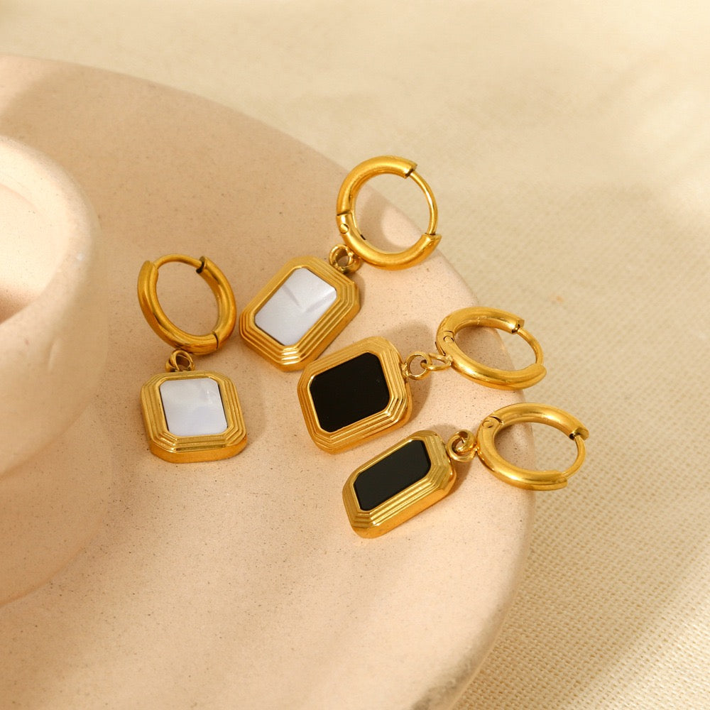 Ukiyo Mother of pearl white earrings