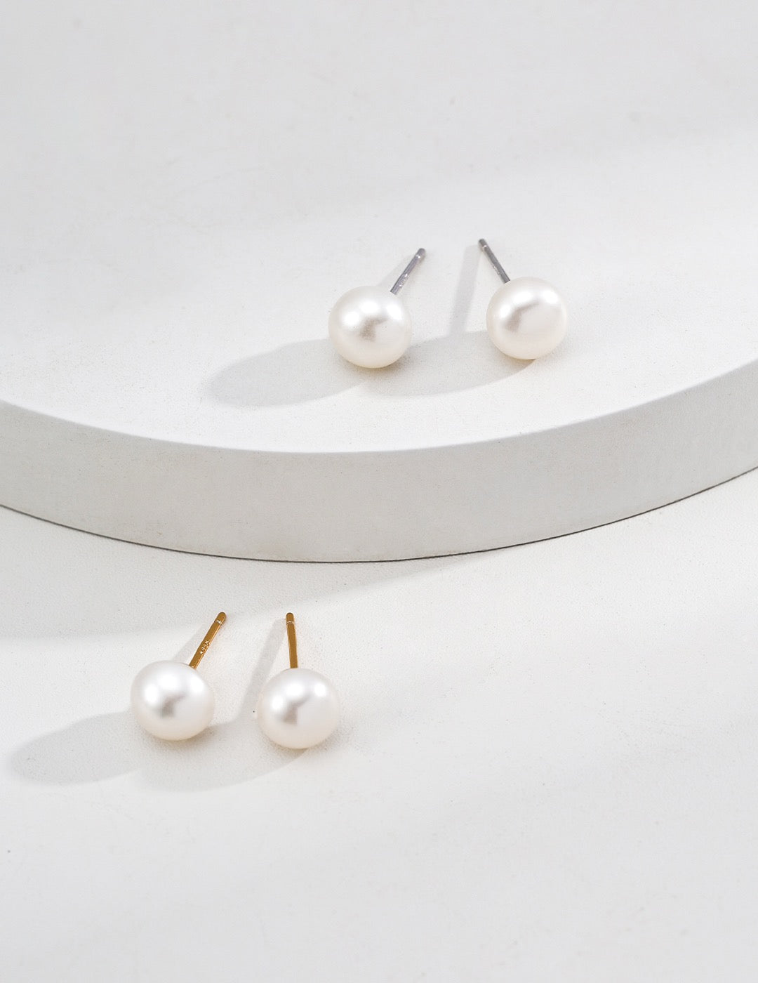 Classic Pearl studs
