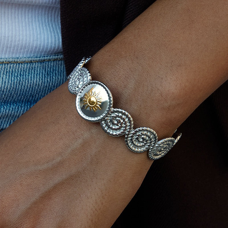 Gibi swirl sun bangle