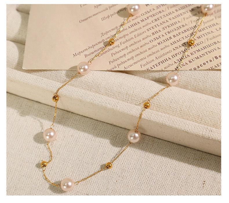 Champagne round pearly necklace