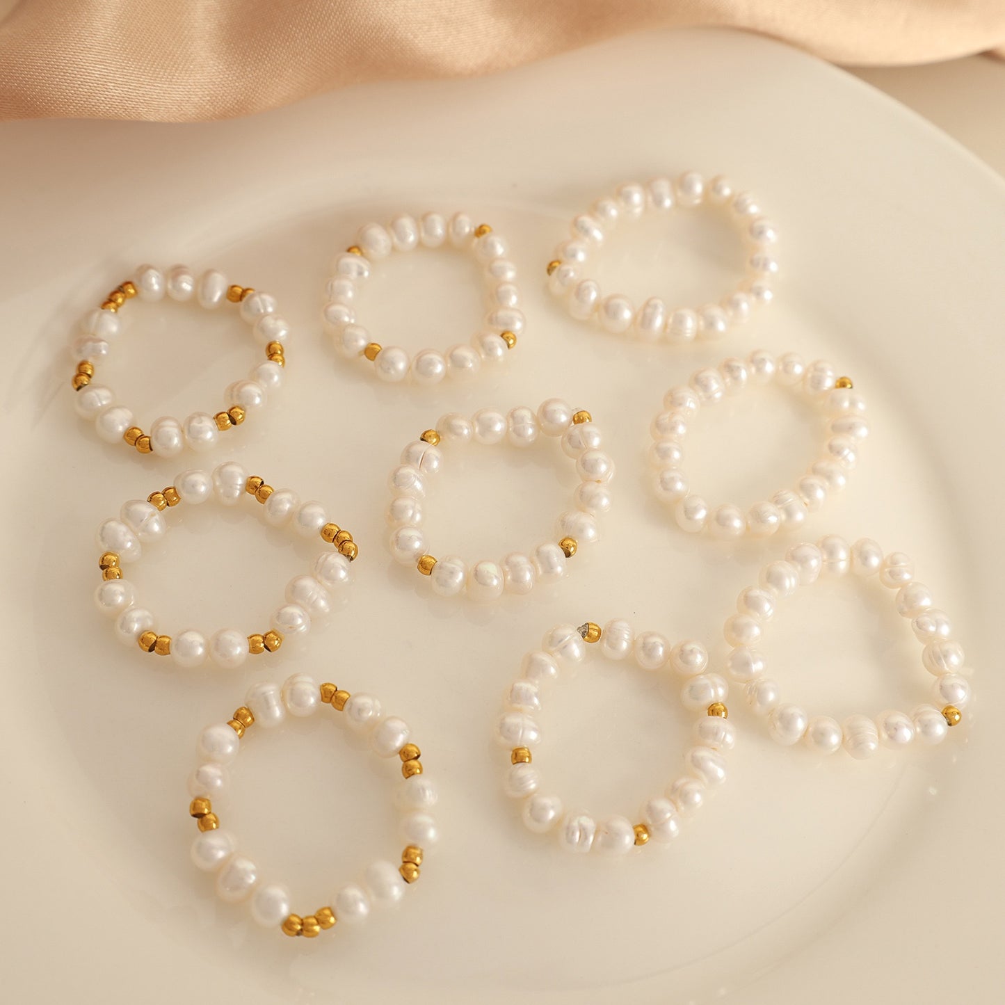 Kate Elastic round freshwater pearls rings