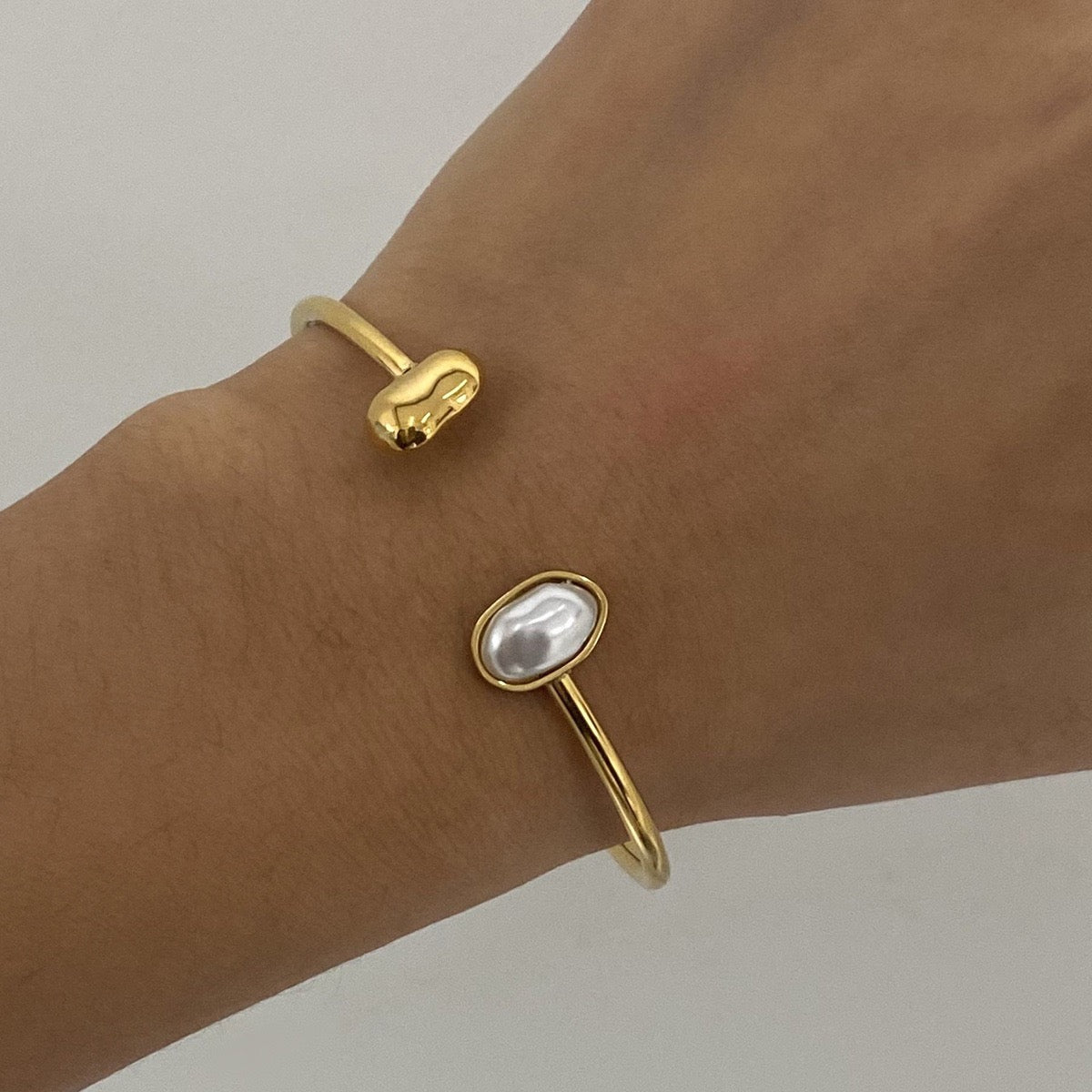 Dainty pearly bangle