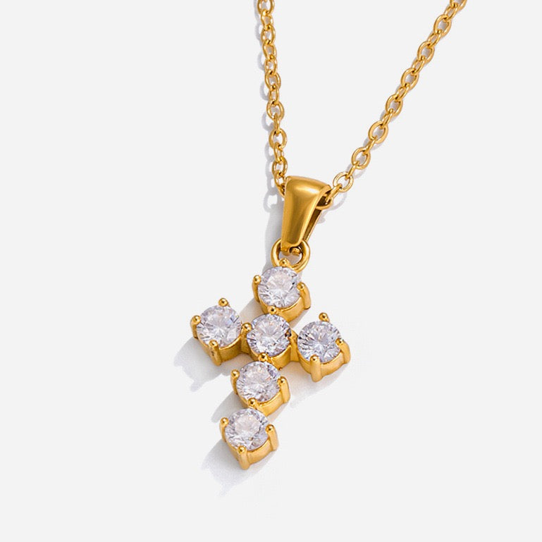 Cross pendant necklace