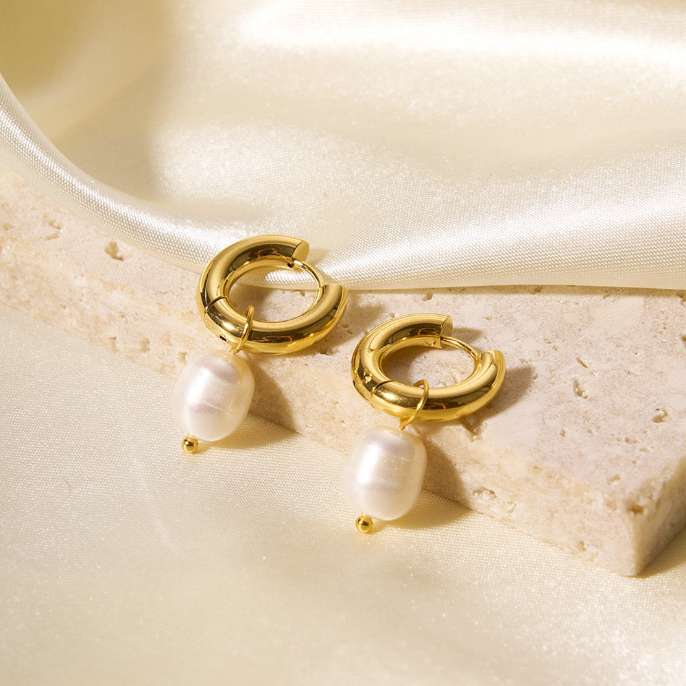 Junta Classic pearl hoops