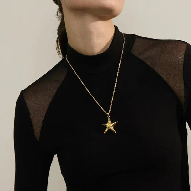 Swirl star necklace