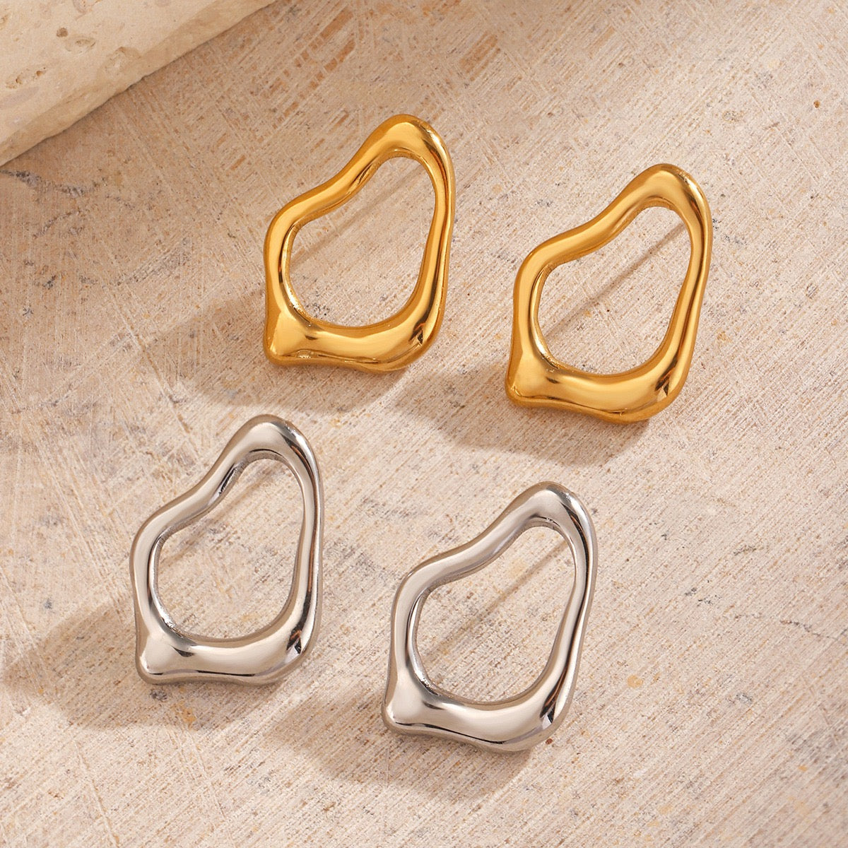 Oval hoops earrings