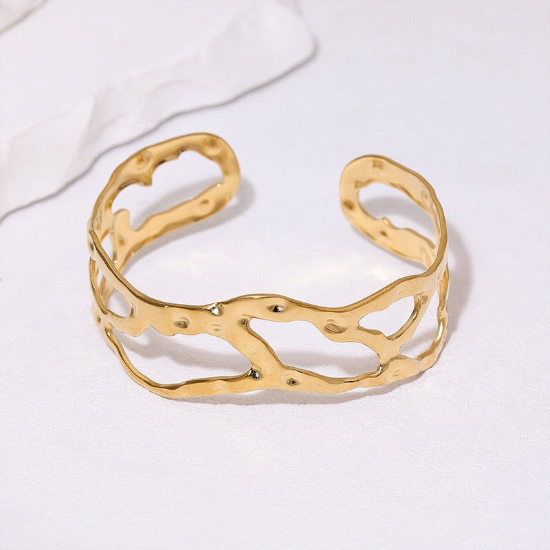 Izzie bangle