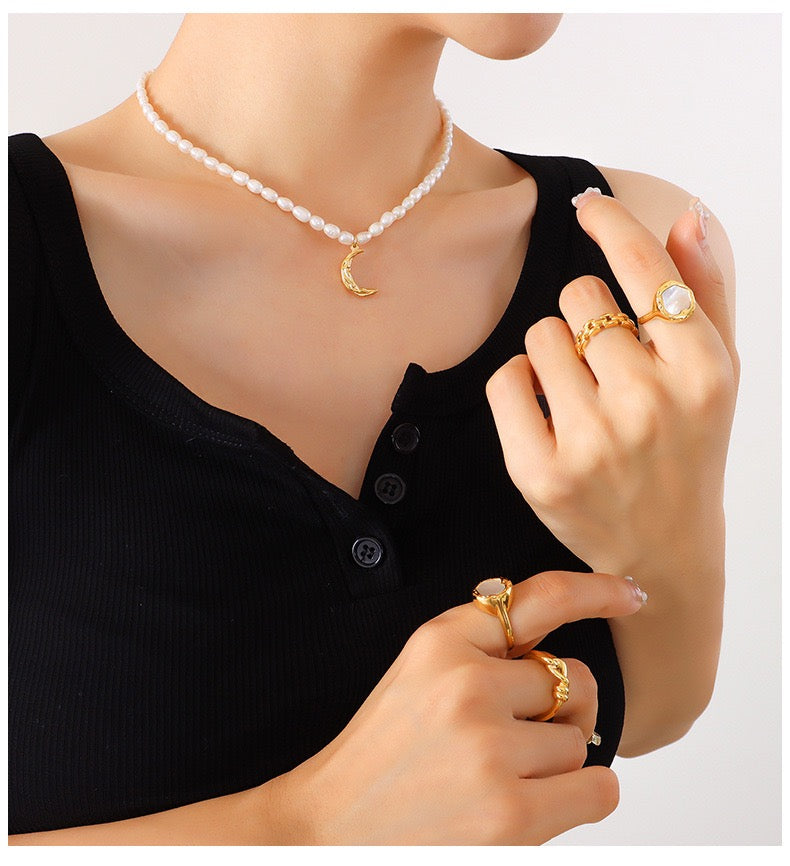 Losia New moon freshwater pearls necklace