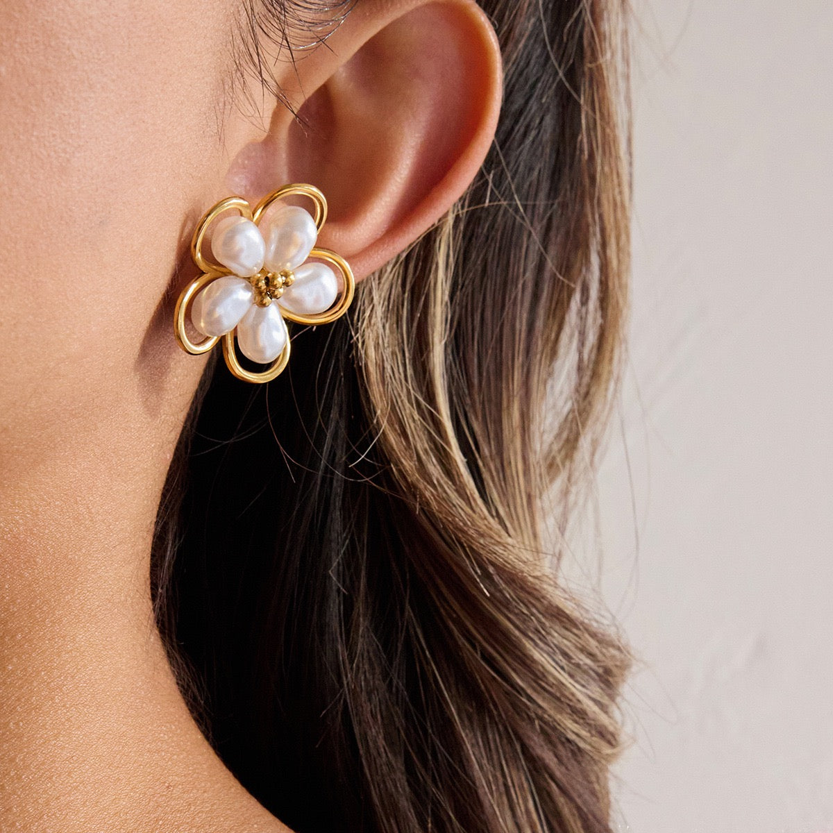 White pearly flower earrings