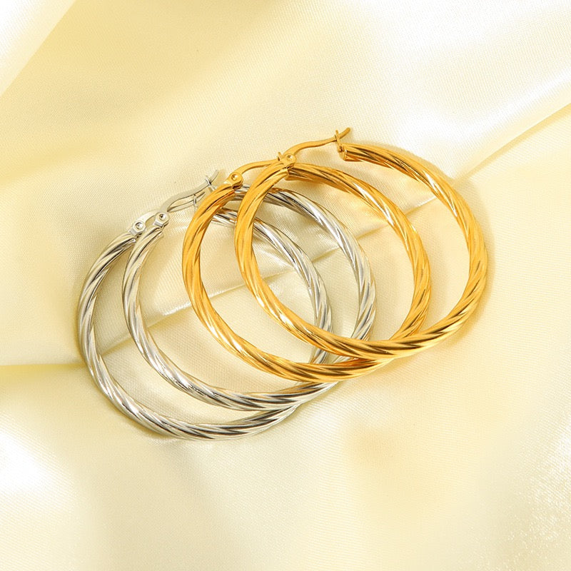 Reminiscence hoops earrings