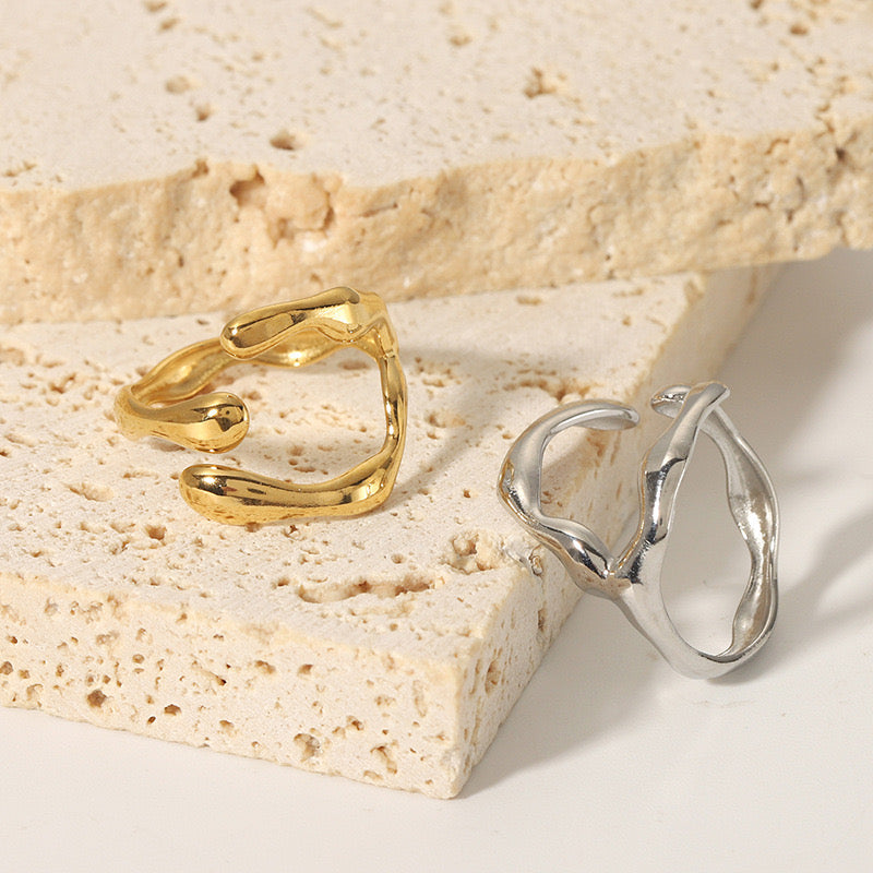 Boorea triangle studs