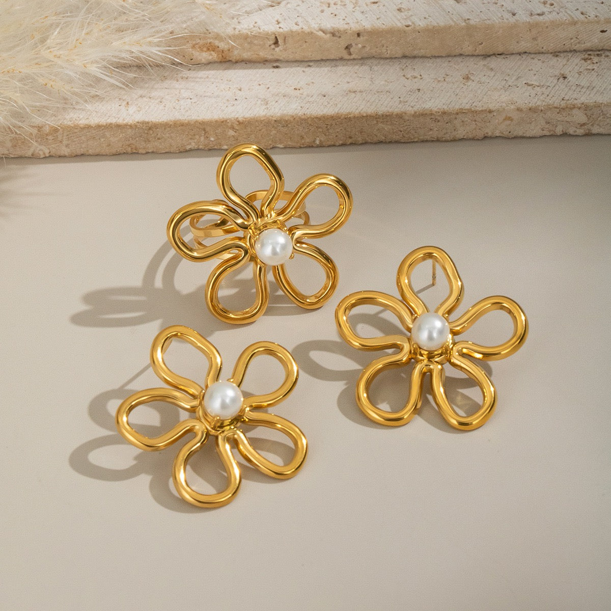 White pearly flower set