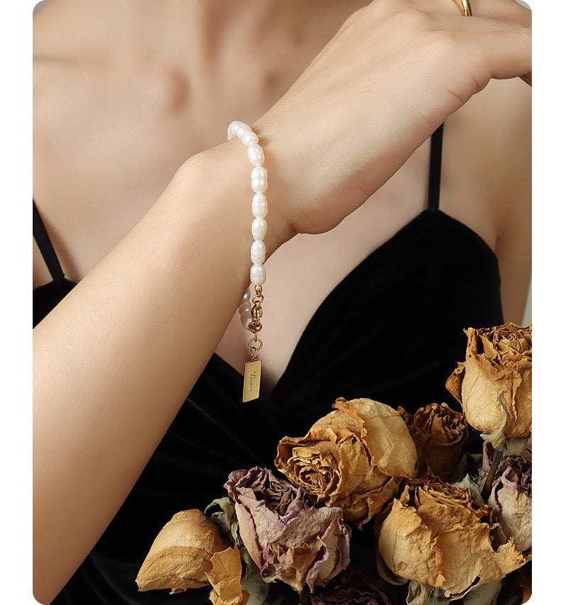 Karina Love freshwater pearls bracelet