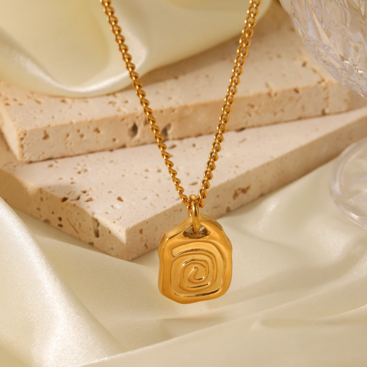 Three swirls earrings necklace collections