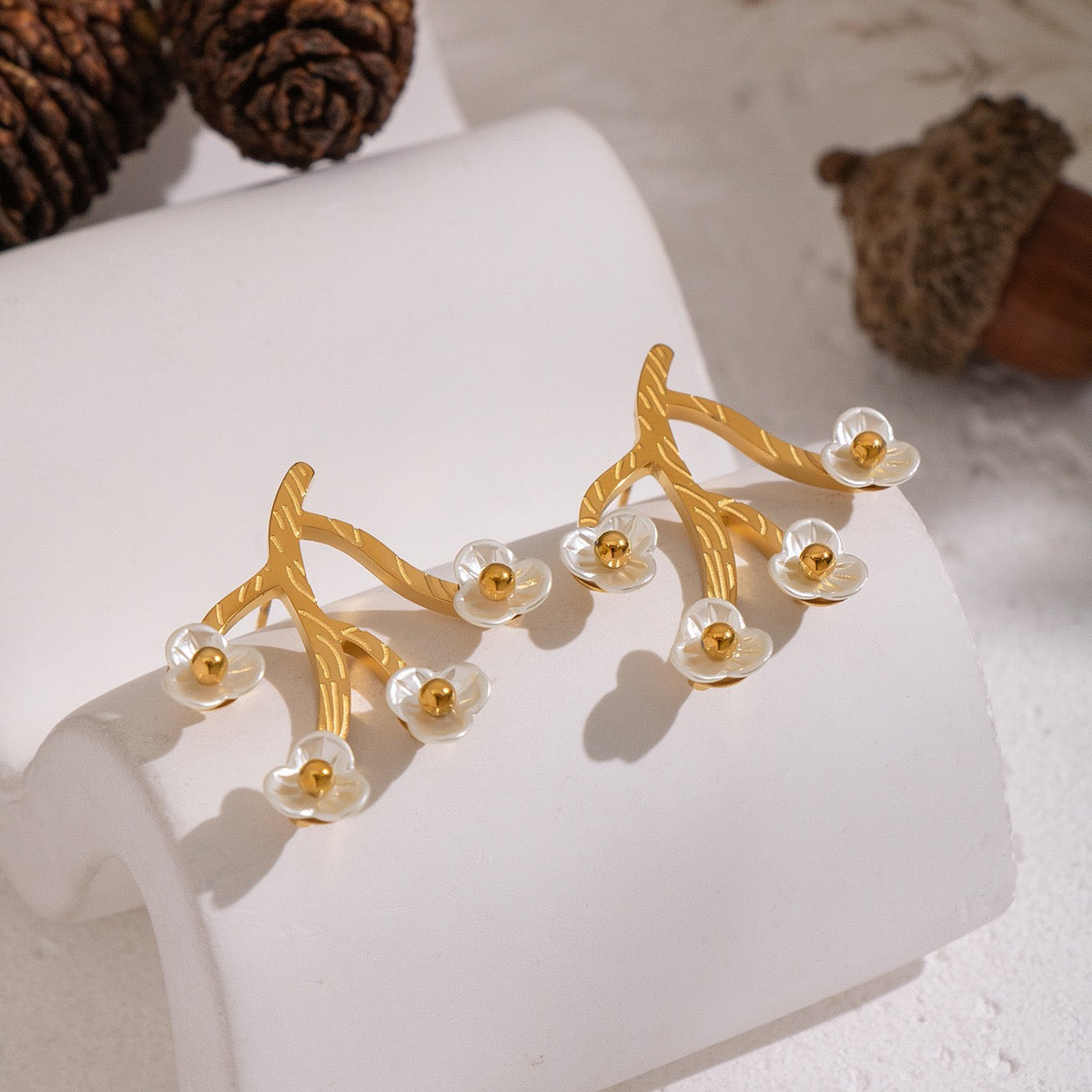 Tizzy pearly flower earrings